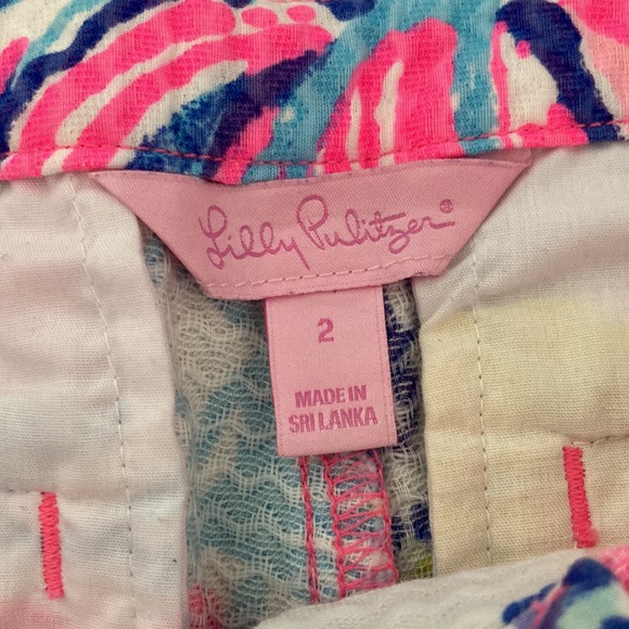 Lilly Pulitzer Shorts Swept by Tides print - Picture 2 of 2